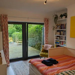 Séjour chez l'habitant Private With Terrace And Free Parking, Édimbourg