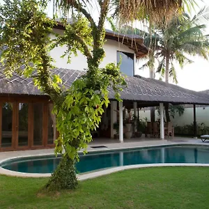 Simona - , Seminyak (Bali) Indonesia